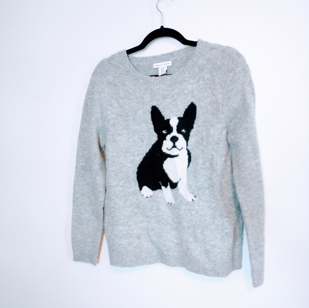 Cupcakes and Cashmere grey sweater with dog in the front size medium, mild pilin